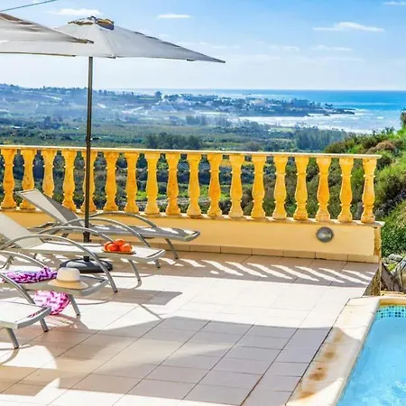 In Sleeps 6 Includes Swimming Pool Air Con And Wifi 1