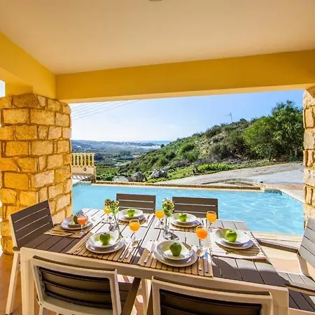 In Sleeps 6 Includes Swimming Pool Air Con And Wifi 1 Βίλα