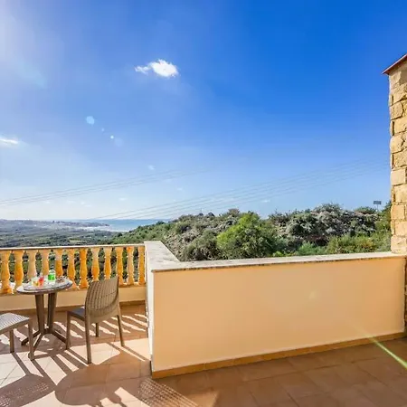 Villa In Sleeps 6 Includes Swimming Pool Air Con And Wifi 1 *