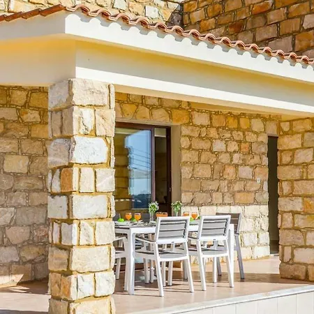 In Sleeps 6 Includes Swimming Pool Air Con And Wifi 1 *