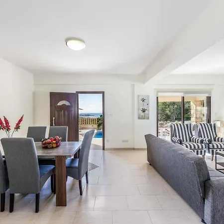 In Sleeps 6 Includes Swimming Pool Air Con And Wifi 1 * Κισσόνεργα