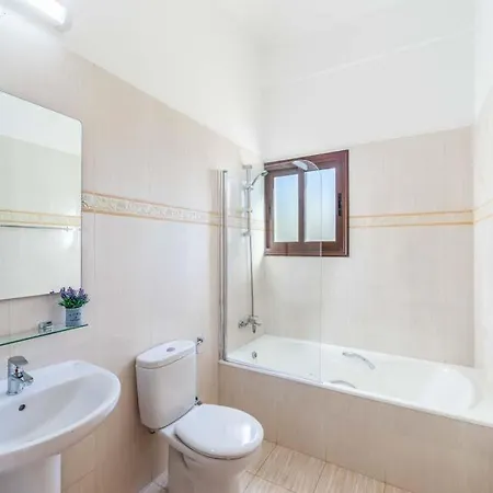 In Sleeps 6 Includes Swimming Pool Air Con And Wifi 1 * Κισσόνεργα