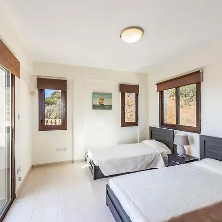 In Sleeps 6 Includes Swimming Pool Air Con And Wifi 1 *