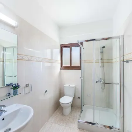 Villa In Sleeps 6 Includes Swimming Pool Air Con And Wifi 1 Kissonerga